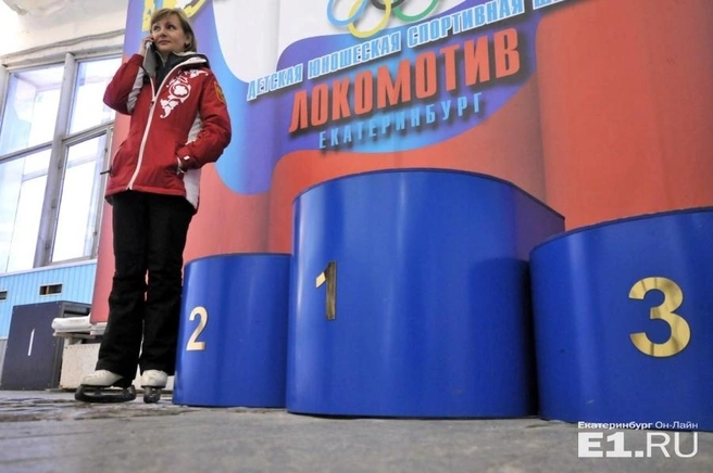 Елена Арнольдовна целый день принимает поздравления