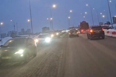 Massive traffic jam forms in Yekaterinburg after overpass opens