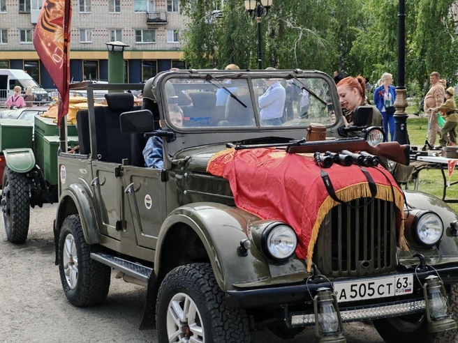 В военные автомобили пустили сделать фото. Не за руль! | Источник: Администрация Тольятти