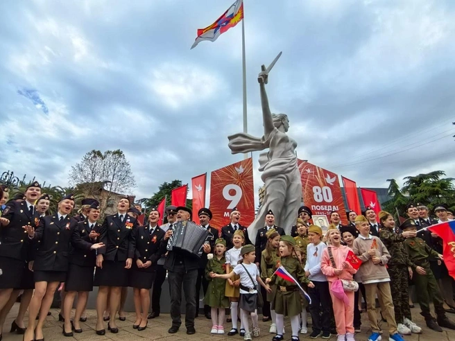 Песня «День Победы» звучала повсеместно | Источник: sochi.ru