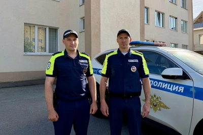Пензенские госавтоинспекторы помогли семье с ребенком