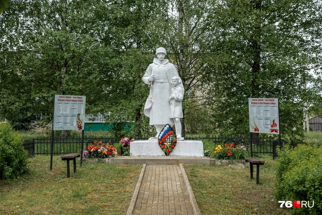 Мемориал солдату времен Великой Отечественной войны | Источник: Александр Куренной / 76.RU