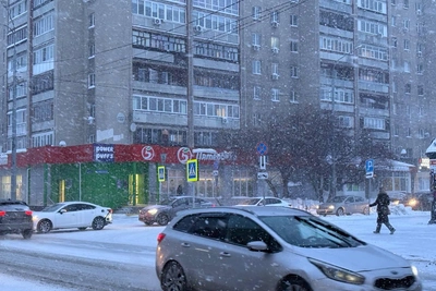 Снегопад парализовал движение в Тюмени — 10 баллов