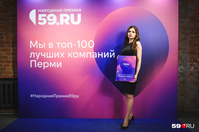 Управляющая федеральной сети парикмахерских «Стрижка Shop» (в прошлом году она победила в номинации «Салон красоты и барбершоп года») Оксана Штенцова | Источник: Андрей Чунтомов