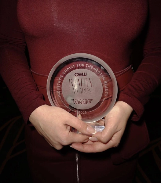 От шампуня Oribe до бальзама Prada  — лучшие бьюти-средства 2025 года: полный список победителей CEW Beauty Awards | marieclaire.kz