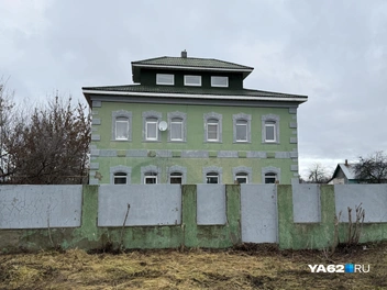 Здание середины XIX века сейчас находится в частных руках | Источник: Сергей Петунин / YA62.RU