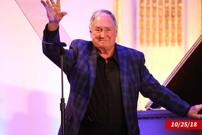 Легендарный певец Нейл Седака умер в 86 лет