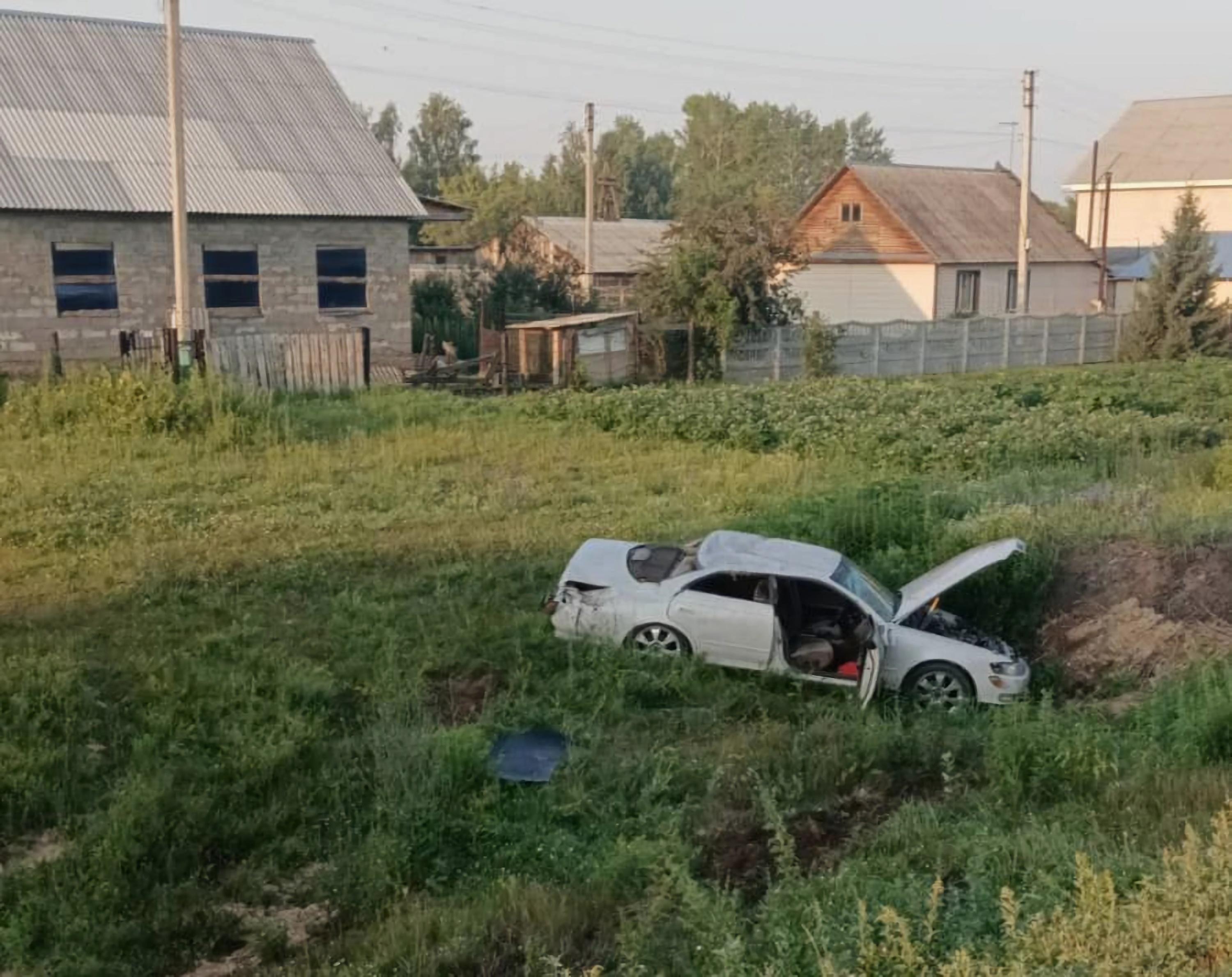 В Барнауле Toyota Mark II вылетела с дороги в кювет, погиб 22-летний не  пристегнутый пассажир; смертельное ДТП в Барнауле - 13 июля 2023 - НГС22.ру