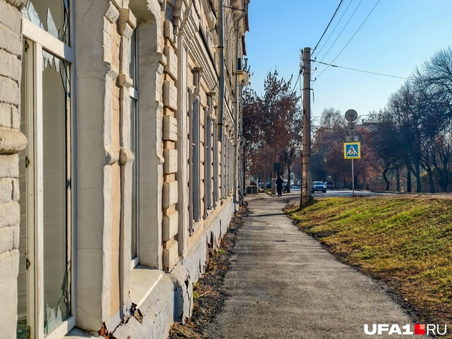 Зачем разбивать окна? | Источник: Булат Салихов / UFA1.RU