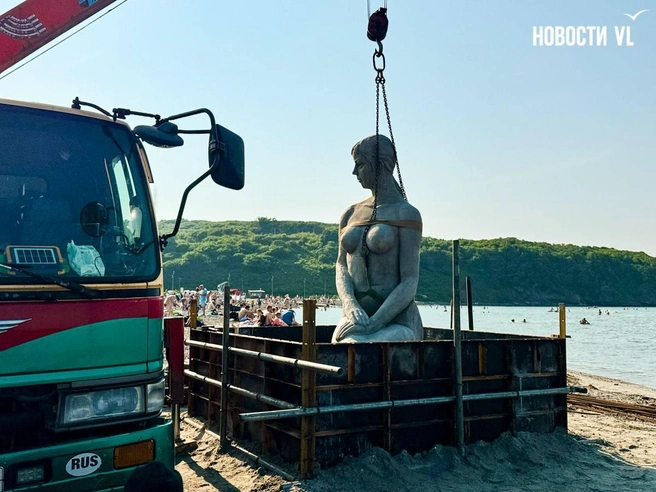 Монумент достали из моря спустя 14 лет | Источник: vl.ru