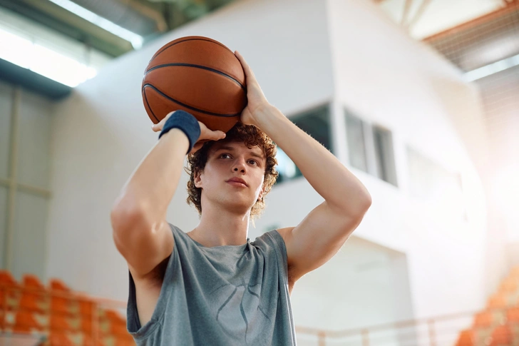 Каким спортом можно заниматься в линзах | Источник: Shutterstock/Fotodom.ru