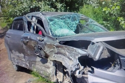 Changan врезался в Nissan и перевернулся в Чите