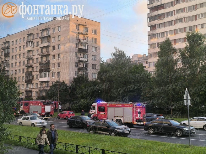 Жителям разрешили вернуться в квартиры после взрыва на Стойкости, но не всем. Впереди — повторное обследование | Источник: Читатель «Фонтанки»