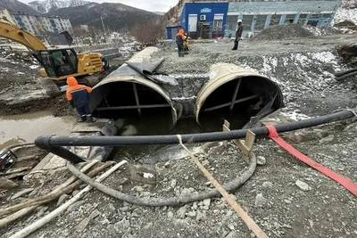 На реке Правда смонтировали две водопропускные трубы