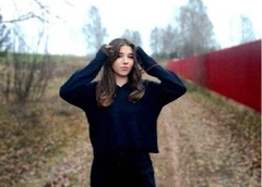 18-летнюю Надежду Вожакову, которую нашли мертвой на штырях забора в Перми, похоронили в белом платье