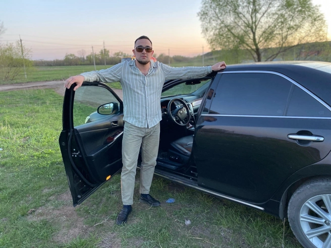 Бакиров часто фотографировался с автомобилями | Источник: Ринат Бакиров / Vk.com