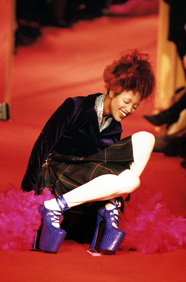 Туфли Наоми Кэмпбелл на показе Vivienne Westwood
