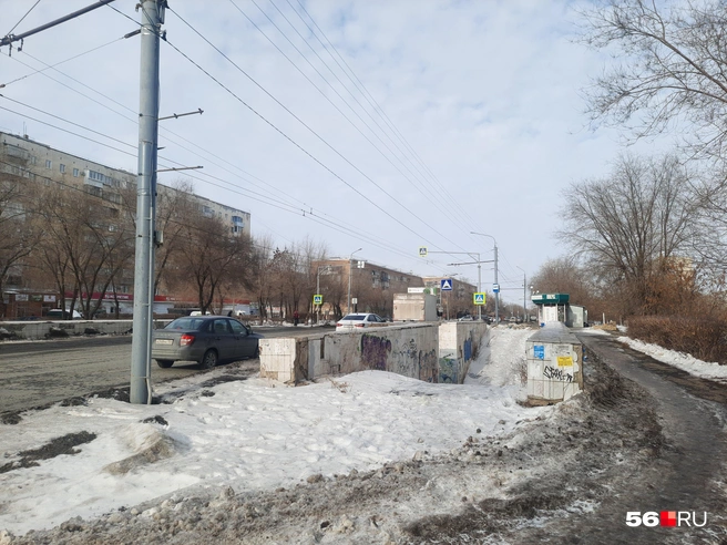 В мэрии Оренбурга говорят, что доступ в переход перекрыт, но вы все сами видите | Источник: Анастасия Баринова \ 56.RU