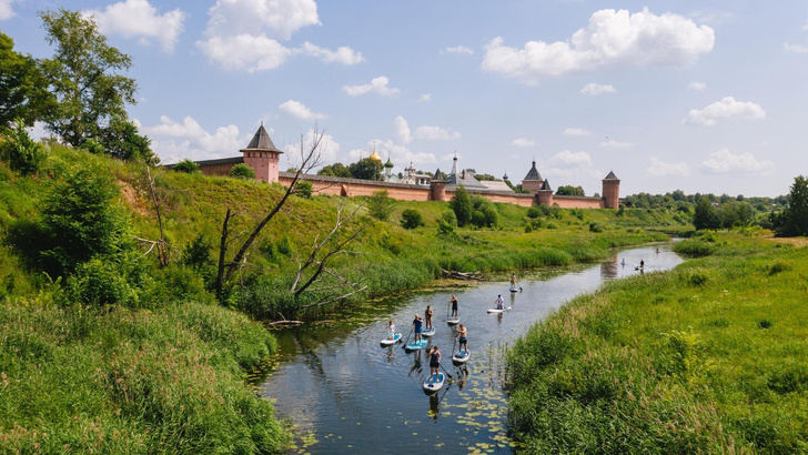 Сап-прогулка, глэмпинг и баня: 6 идей для летнего отдыха в древних русских городах
