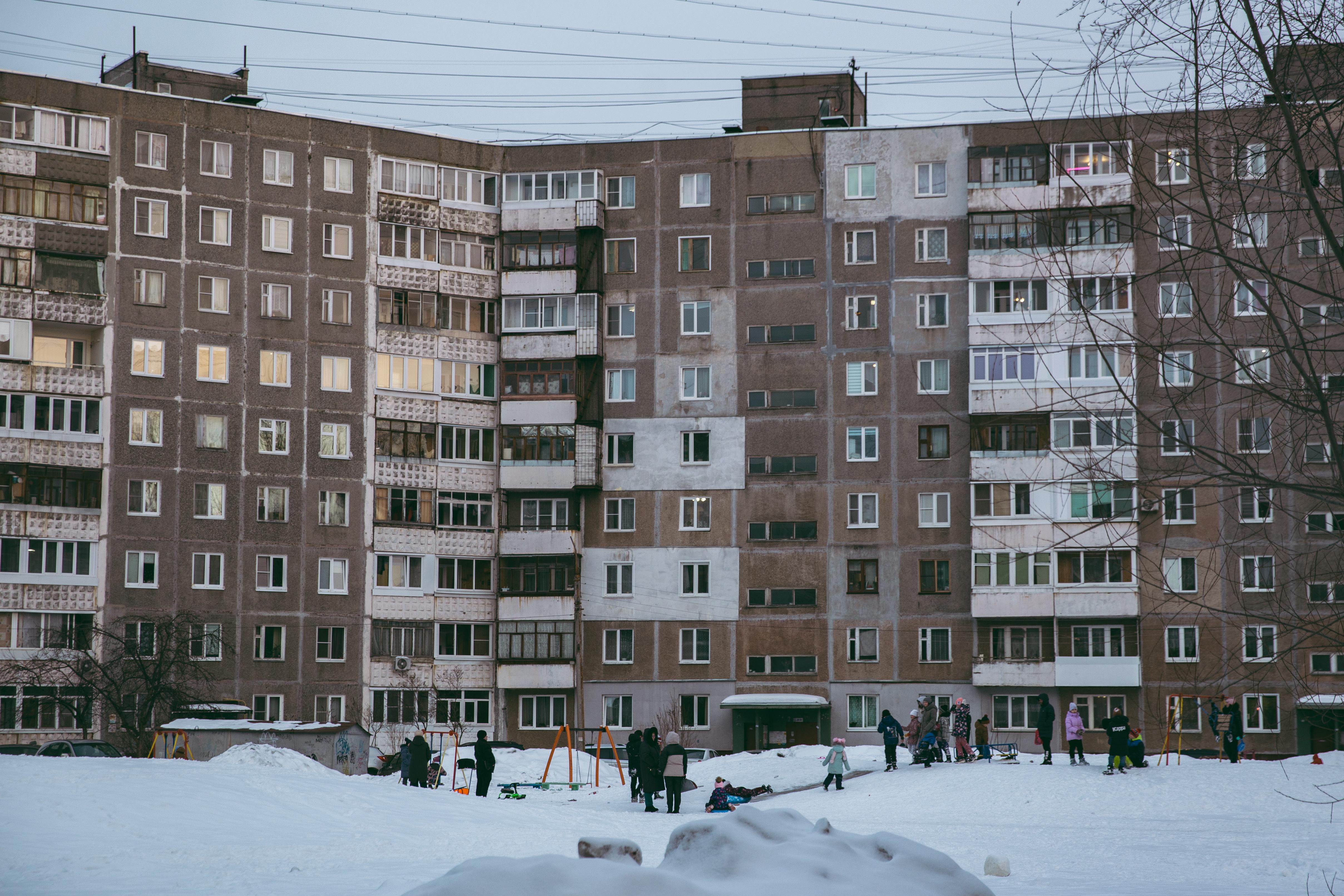 Место, где мы выросли: гуляем среди темных панелек в Ярославле