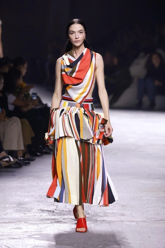 Bottega Veneta весна-лето 2025