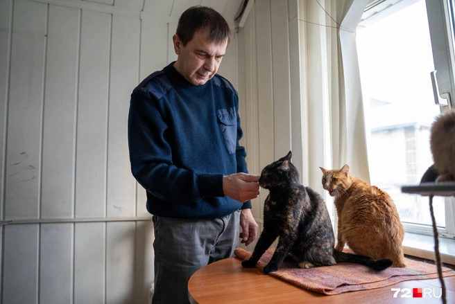 Без мужской силы в каких-то моментах не справиться, однако большая часть волонтеров женщины | Источник: Илья Чикотин / 72.RU