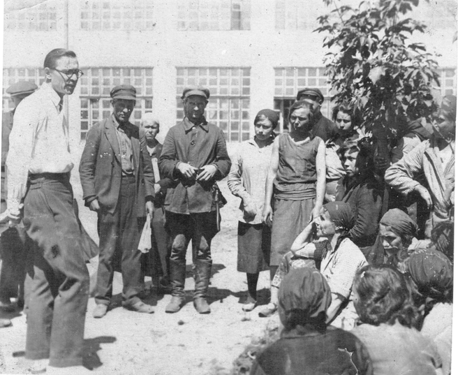 Рабочие омской суконной фабрики в 1936 году | Источник: Омский литературный музей им. Ф.&nbsp;М.&nbsp;Достоевского / Pastvu.com