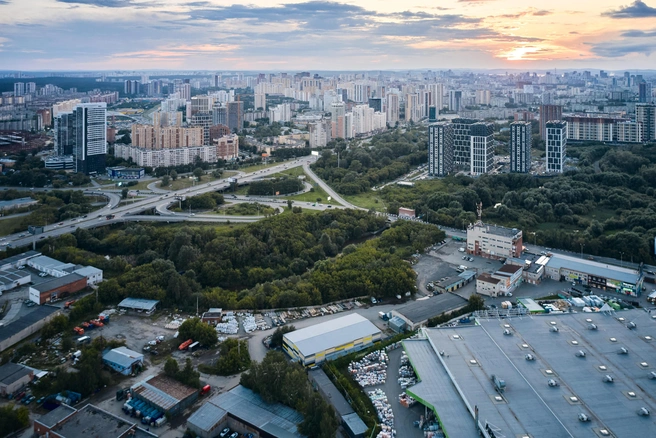 На 10 га земли в переулке Базовом планируют развернуть большую стройку. Для сравнения: площадь терминалов аэропорта «Кольцово» — около 9 га | Источник: PRINZIP