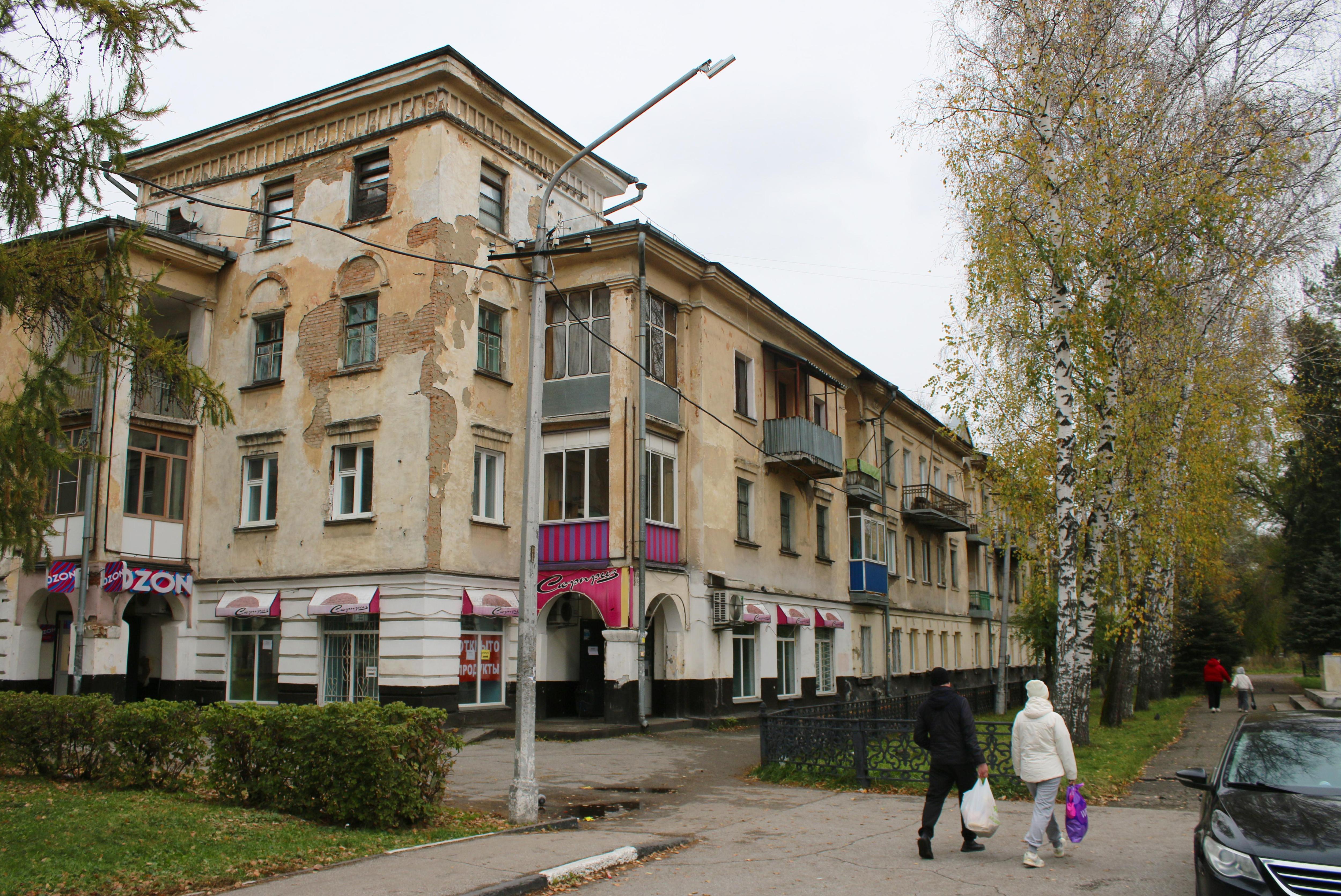 Какие же скромные (в хорошем смысле) раньше были вывески! | Источник: Игорь Епифанцев / NGS42.RU