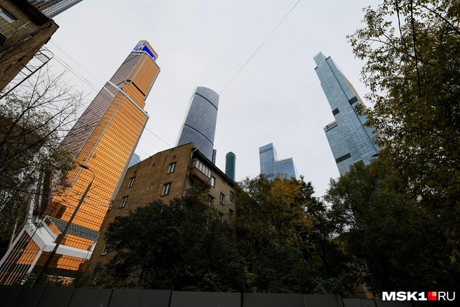Давно-давно здесь были каменоломни. Потом — малоэтажный микрорайон. А будут — стеклянные бизнес-центры | Источник: Артем Устюжанин / MSK1.RU