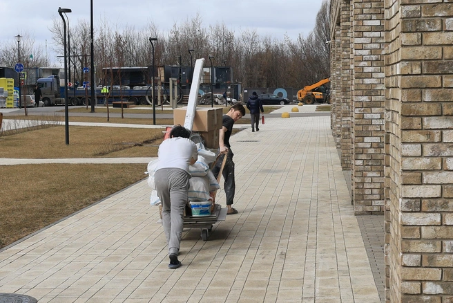 Жители Мневниковской поймы делают в своих недавно купленных квартирах ремонт | Источник: Артем Устюжанин / MSK1.RU