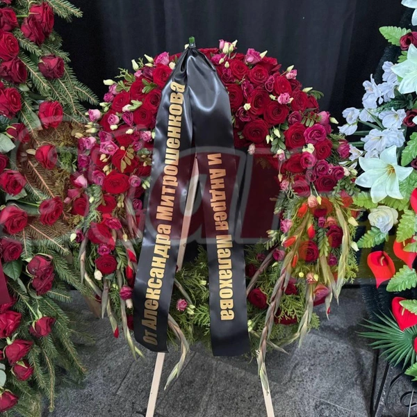 Коллеги ушедшего ведущего прислали венки