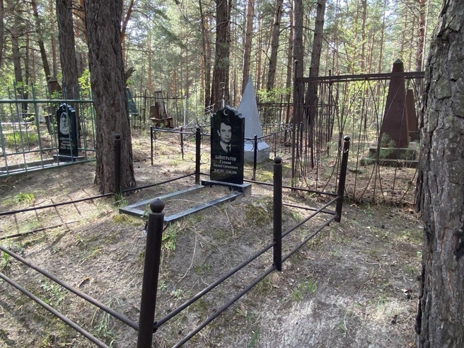 Большинство могил очень старые, новых практически нет | Источник: Ирина Господаренко / NGS22.RU
