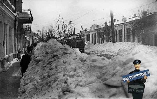 Улица Коммунаров — от Карасунской до Чапаева, 1954 год | Источник: Фотоархив Ткача Б.М. / myekaterinodar.ru