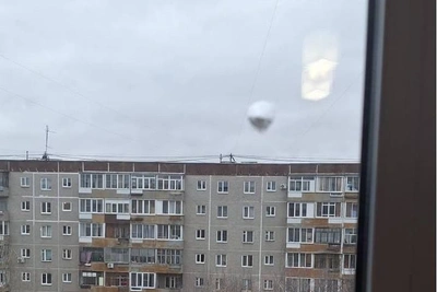 В Екатеринбурге неизвестный обстреливает окна квартир