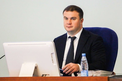 Раскрыты доходы губернатора Омской области