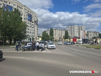 И полиция, и скорая сопровождали колонну после отправления | Источник: Алена Воропаева / Voronezh1.ru