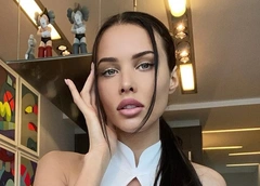 Анастасия Решетова увезла сына за границу