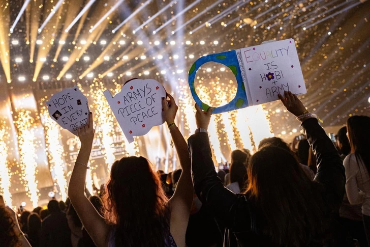 Нетизены раскритиковали ведущего Le Gala des Pièces Jaunes за неуважение к Джей-Хоупу из BTS