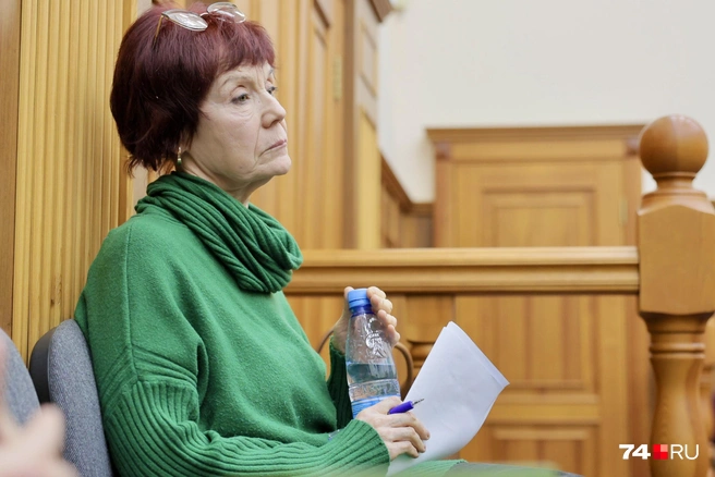 Лариса Чертова переживала, говоря о событиях 20-летней давности. В суде даже объявляли перерыв, чтобы она смогла успокоиться и продолжить рассказ | Источник: Наталья Лапцевич