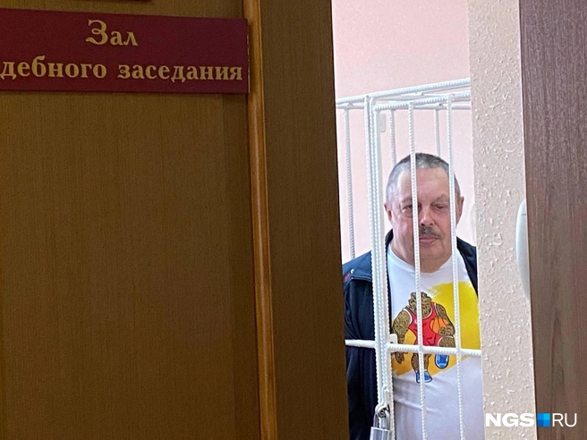 Судьи, продлевающие меру пресечения Юрию Добкину (на фото), раз за разом закрывают заседания, ссылаясь на тайну предварительного следствия, хотя речь идёт о 5 срубленных соснах | Источник: Павел Тиунов / NGS.ru