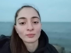 Проиграла бой впервые в жизни и ушла вдоль берега моря: странная пропажа 22-летней Анны Цорматовой в Каспийске