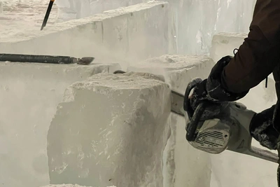 Первые ледяные скульптуры установлены в центре Мурманска