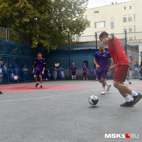 За игрой наблюдали десятки зрителей | Источник: Дарья Шутова / MSK1.RU