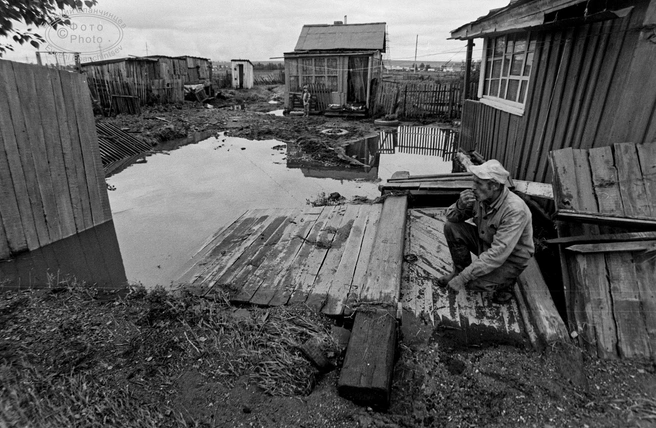 Перед стихией все равны: и горожане, и сельчане | Источник: Евгений Епанчинцев