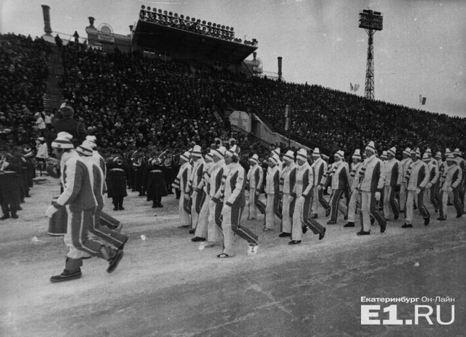 Третью зимнюю Спартакиаду народов СССР Центральный стадион встречал в 1974 году...