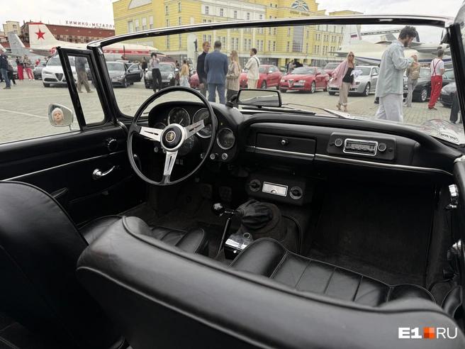 Салон автомобиля Alfa Romeo 2600 Spider  | Источник: Максим Бутусов / E1.RU