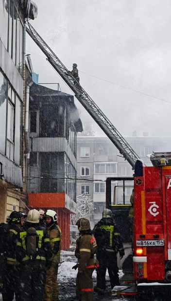 На месте работает автовышка | Источник: читатель НГС Андрей Останин