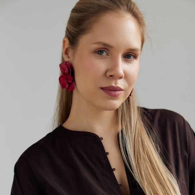<p>Вика Смоли</p>