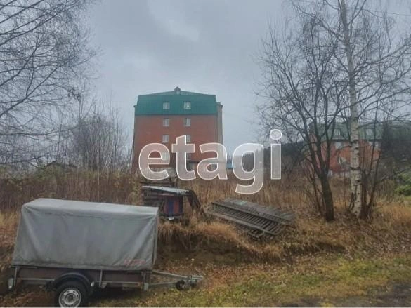 Судя по фото, на участке ничего нет | Источник: surgut.etagi.com